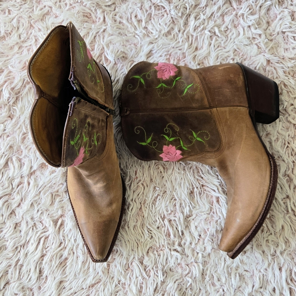 🌺Tony Lama Embroidered Cowgirl Boots
